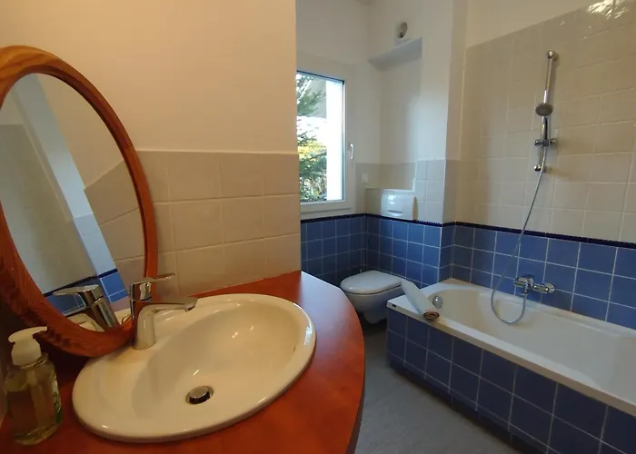 Spacieux T3 Rez-de-jardin Entre Et Appartement *